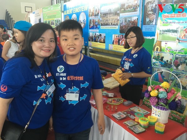 Huynh Thi Hoa Hong, a caring teacher of autistic children  - ảnh 2